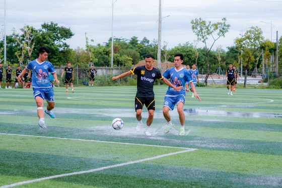 Cầu thủ futsal Chí Tiến: Nên duyên cùng nàng fan nữ xinh đẹp, đãi tiệc cưới trên… sân bóng - Ảnh 7.