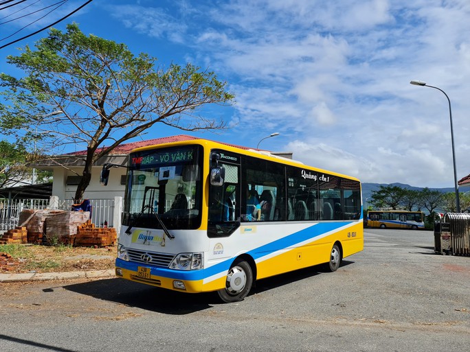 Tài xế xe buýt trợ giá: Lương chưa được 3 triệu đồng, vẫn bị nợ 5 tháng chưa trả - Ảnh 3.