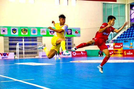 Cầu thủ futsal Chí Tiến: Nên duyên cùng nàng fan nữ xinh đẹp, đãi tiệc cưới trên… sân bóng - Ảnh 6.