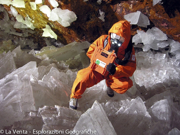  Hang động bí ẩn ở Mexico chứa đầy những viên pha lê trắng - Ảnh 5.