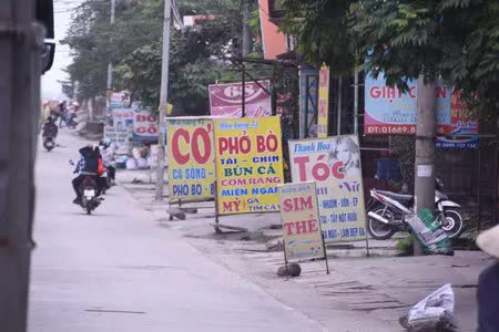 Khách Tây đúc kết muôn kiểu du lịch tiết kiệm ở Việt Nam: Đi phượt, mắc võng là rẻ nhất! - Ảnh 2.