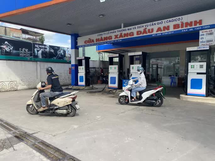 Sở Công Thương TP HCM họp đột xuất vì công ty xăng dầu báo hết hàng bán - Ảnh 1.