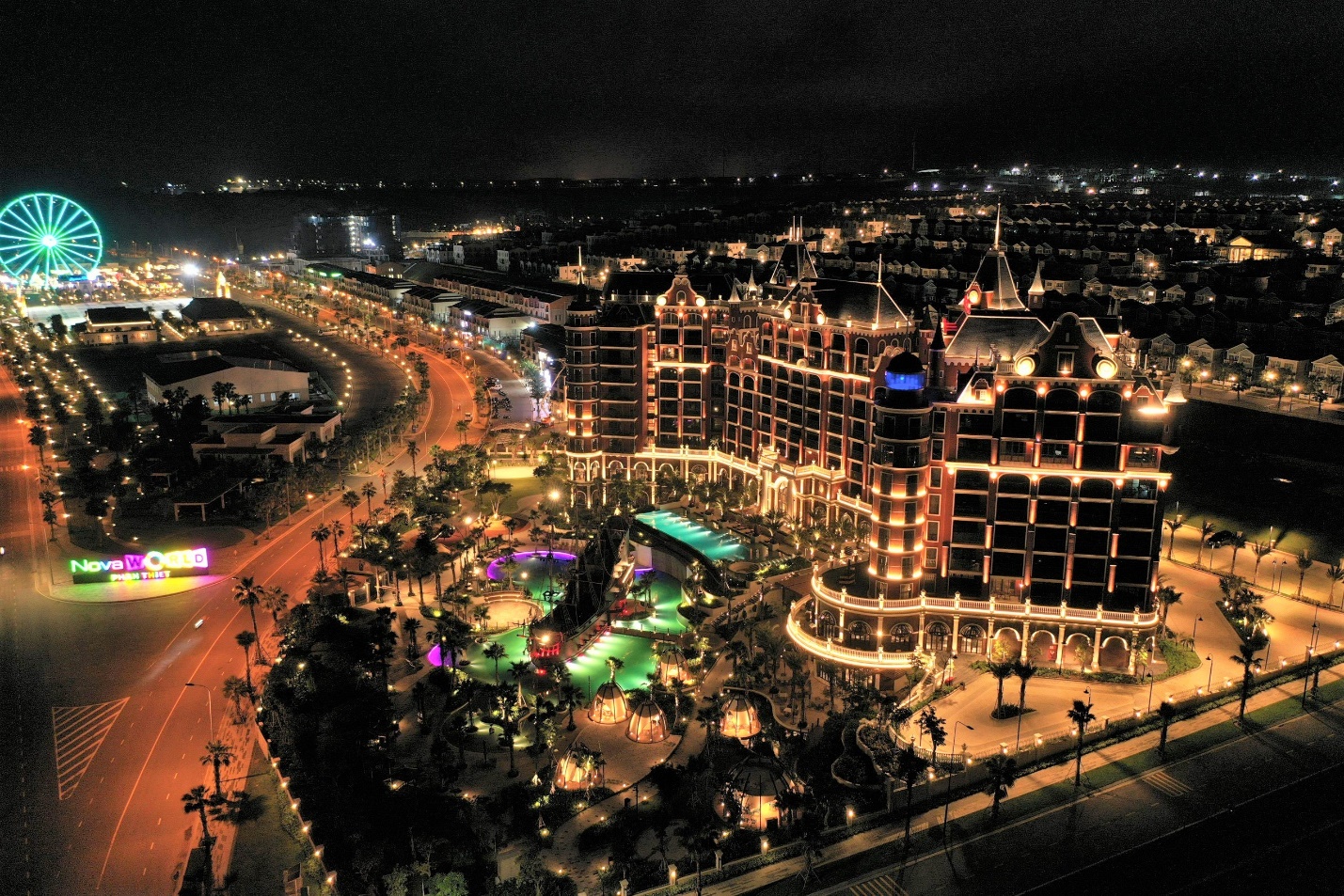 Diệu Nhi - Anh Tú chơi lớn thuê trực thăng đến Phan Thiết tất bật chuẩn bị đám cưới - Ảnh 8. Diệu Nhi - Anh Tú chơi lớn thuê trực thăng đến Phan Thiết tất bật chuẩn bị đám cưới - Ảnh 8.