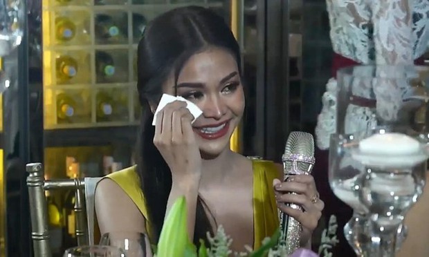 Hoa hậu Hòa bình Thái Lan bật khóc vì nói tiếng Anh kém - Ảnh 1.