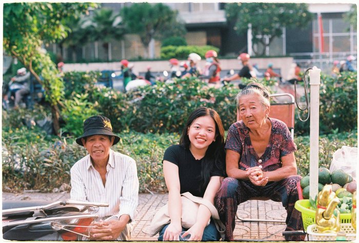 Nữ sinh làm dự án vì người cao tuổi: Hãy lắng nghe ông bà mình - Ảnh 1.