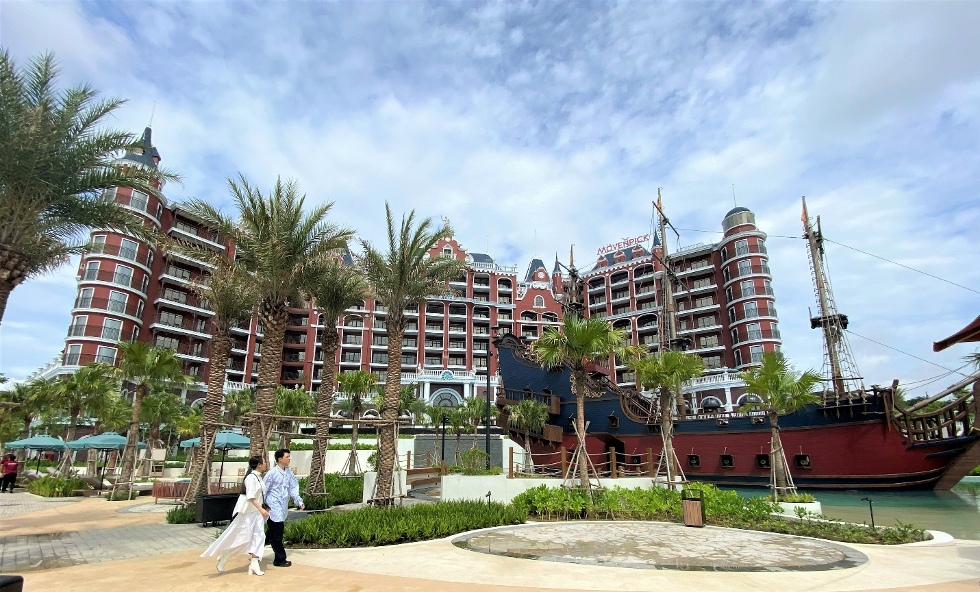 Diệu Nhi - Anh Tú chơi lớn thuê trực thăng đến Phan Thiết tất bật chuẩn bị đám cưới - Ảnh 4. Diệu Nhi - Anh Tú chơi lớn thuê trực thăng đến Phan Thiết tất bật chuẩn bị đám cưới - Ảnh 4.