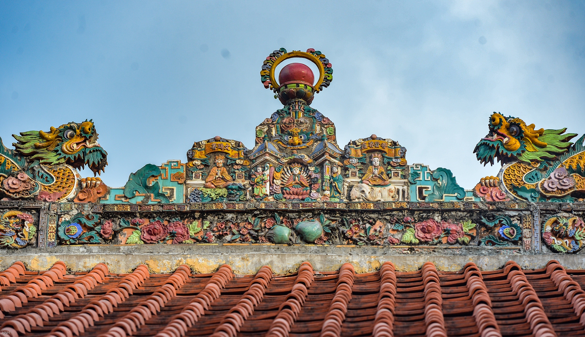 Chiêm ngưỡng ngôi chùa gốm sứ độc đáo tại Hà Nội - Ảnh 2.