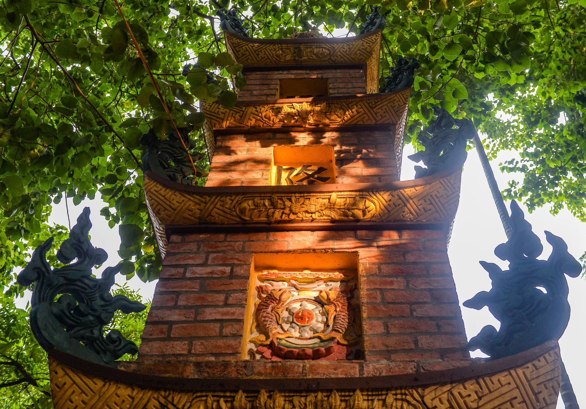 Chiêm ngưỡng ngôi chùa gốm sứ độc đáo tại Hà Nội - Ảnh 5.