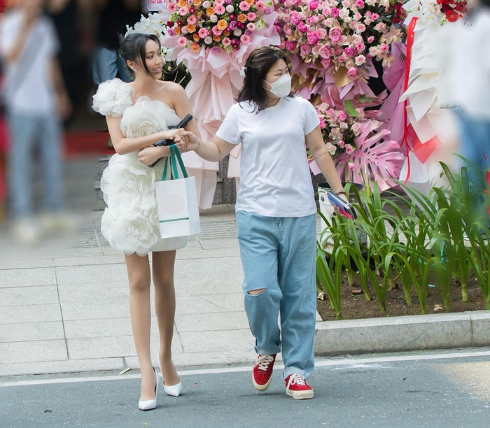 Người phụ nữ đặc biệt trong cuộc đời của Diệu Nhi - Ảnh 2. Người phụ nữ đặc biệt trong cuộc đời của Diệu Nhi - Ảnh 2.