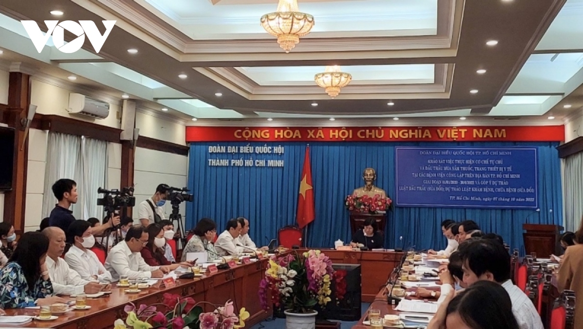 Đấu thầu thuốc bất cập, bệnh viện đang làm miễn phí - Ảnh 1. Đấu thầu thuốc bất cập, bệnh viện đang làm miễn phí - Ảnh 1.