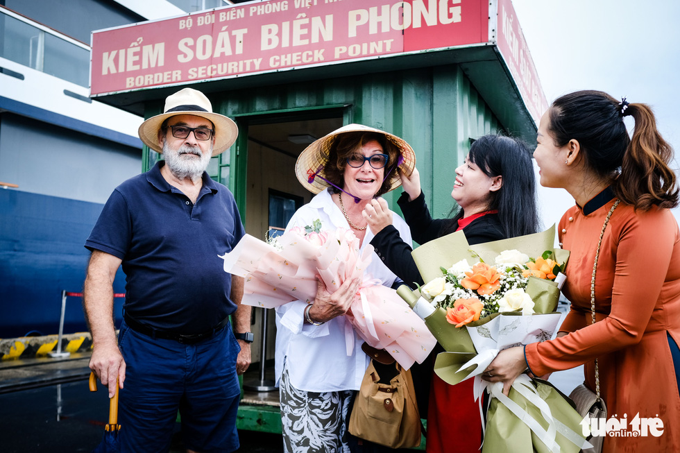 Tàu khách đầu tiên ‘phá băng’ du lịch đường biển cập bờ Đà Nẵng - Ảnh 7.