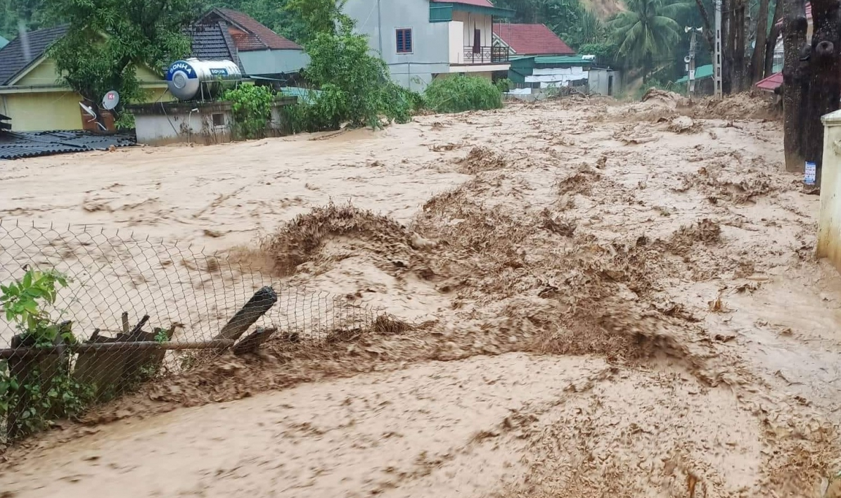 Chịu ảnh hưởng không khí lạnh, Bắc và Trung Bộ mưa lớn, biển Đông khả năng đón áp thấp nhiệt đới - Ảnh 1.