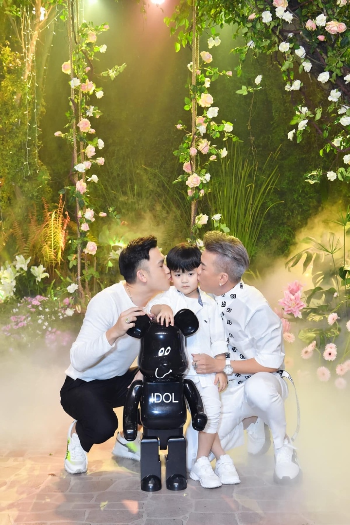 Sao Việt 9/10: Ảnh thời trẻ xinh đẹp của Vân Dung bên Quốc Khánh - Ảnh 4.