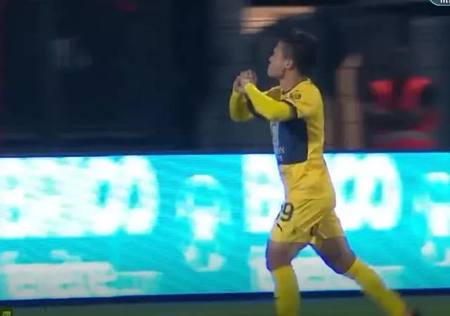 Vào sân từ ghế dự bị, Quang Hải ghi bàn lịch sử giải cứu Pau FC thoát trận thua - Ảnh 2.