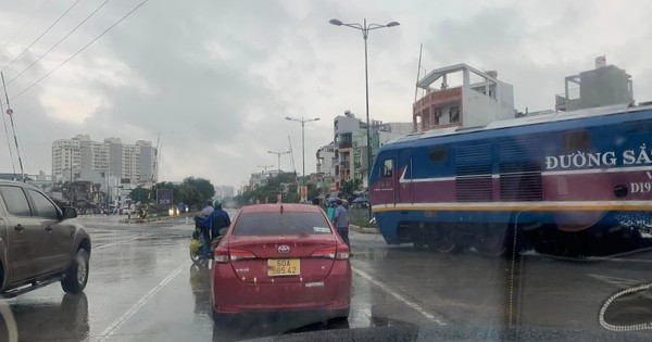 Lộ lý do vụ gác chắn không hạ, tàu vào ga Sài Gòn phải dừng khẩn cấp - Ảnh 1.