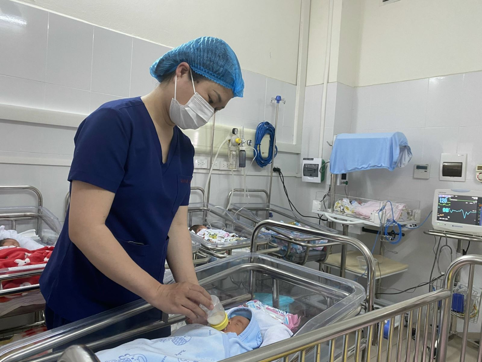 Giải bài toán thiếu điều dưỡng ở bệnh viện công - Bài cuối: ‘Có thực mới vực được đạo’ - Ảnh 2.