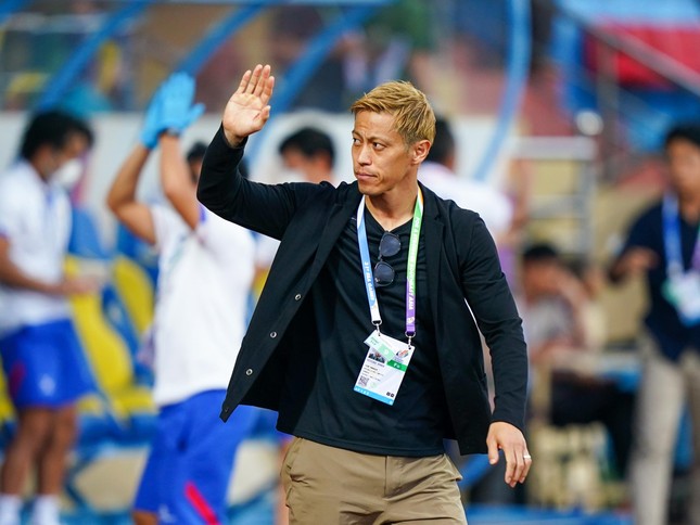 Keisuke Honda gây sốc, hứa sẽ từ chức nếu không giúp Campuchia soán ngôi Việt Nam - Ảnh 1.