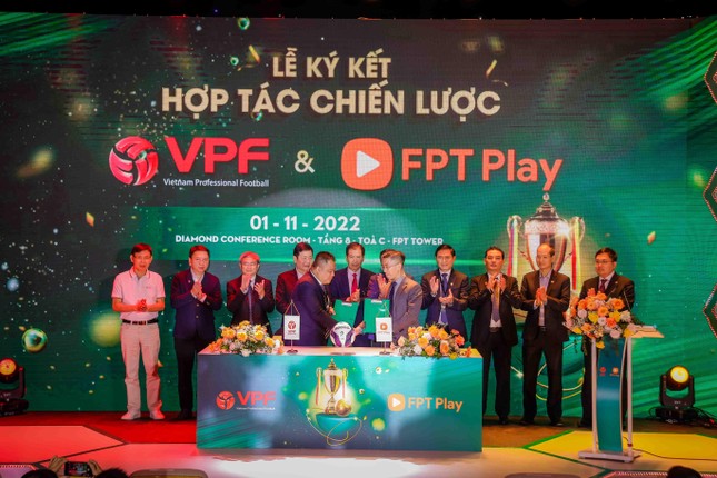 VPF và FPT Play hợp tác để nâng tầm bóng đá Việt Nam - Ảnh 1.