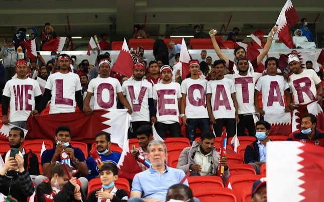 Qatar chi tiền, bắt CĐV hứa không chê bai World Cup - Ảnh 1.