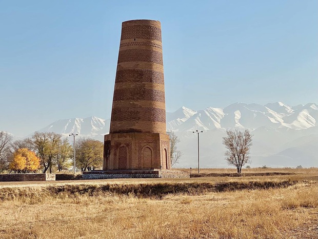 Theo chân du khách Việt ngắm thu vàng trên con đường tơ lụa từ Kazakhstan đến Kyrgyzstan - Ảnh 19.