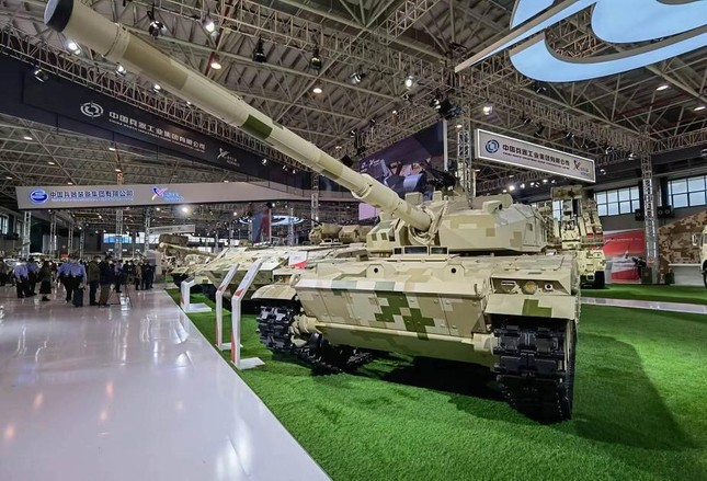 Lộ diện nguyên mẫu xe tăng không người lái VT5U của Trung Quốc - Ảnh 1.