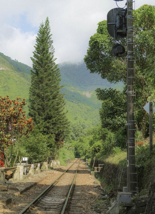 Những ga tàu lửa ở Việt Nam đẹp như trên phim, có nơi còn trở thành địa điểm du lịch nổi tiếng - Ảnh 13.