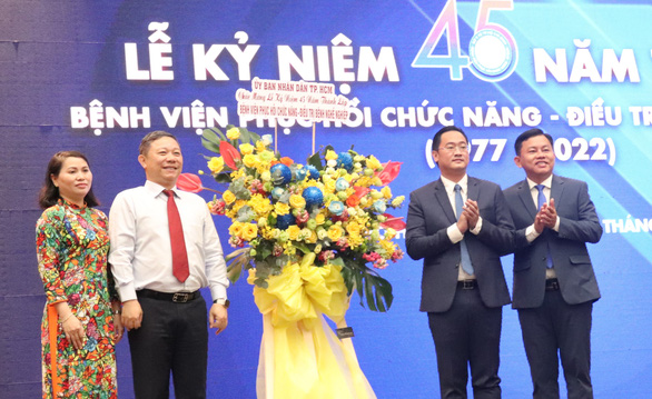 Trong mẫu đàm bệnh nhân cho thấy vi khuẩn kháng kháng sinh gia tăng - Ảnh 2.