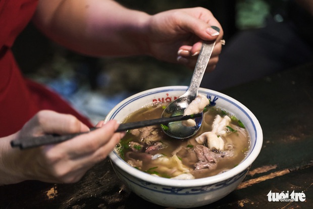 Ốm thì ăn phở, thật hay đùa?