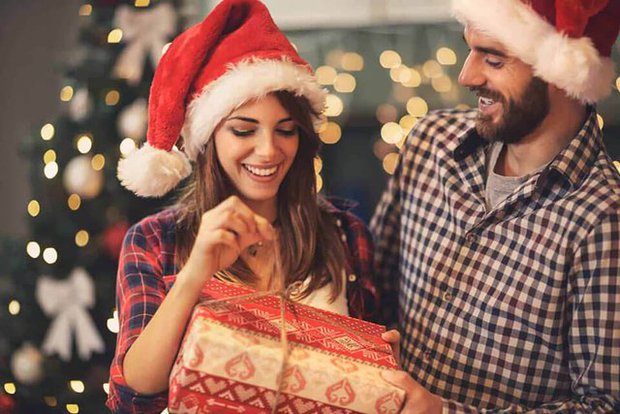 Nỗi lo về một Giáng sinh rất khác trong năm nay: Cây thông đắt đỏ hơn, quà tặng cũng ít ỏi
