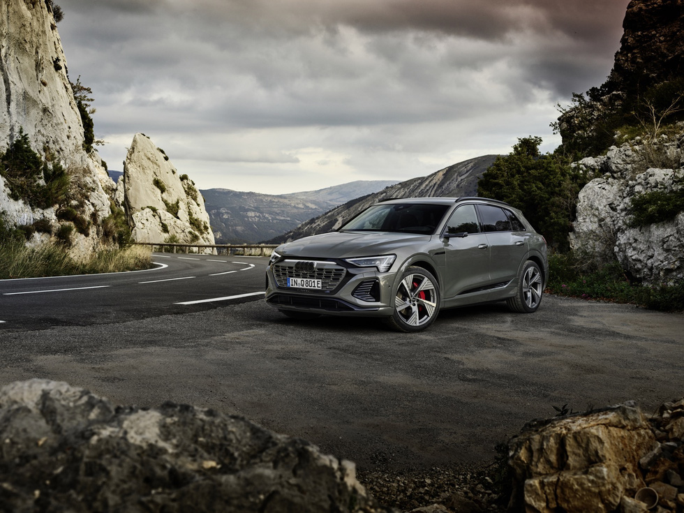 Audi Q8 e-tron ra mắt: Xe điện tiện nghi nhất của Audi - Ảnh 6. Audi Q8 e-tron ra mắt: Xe điện tiện nghi nhất của Audi - Ảnh 6.