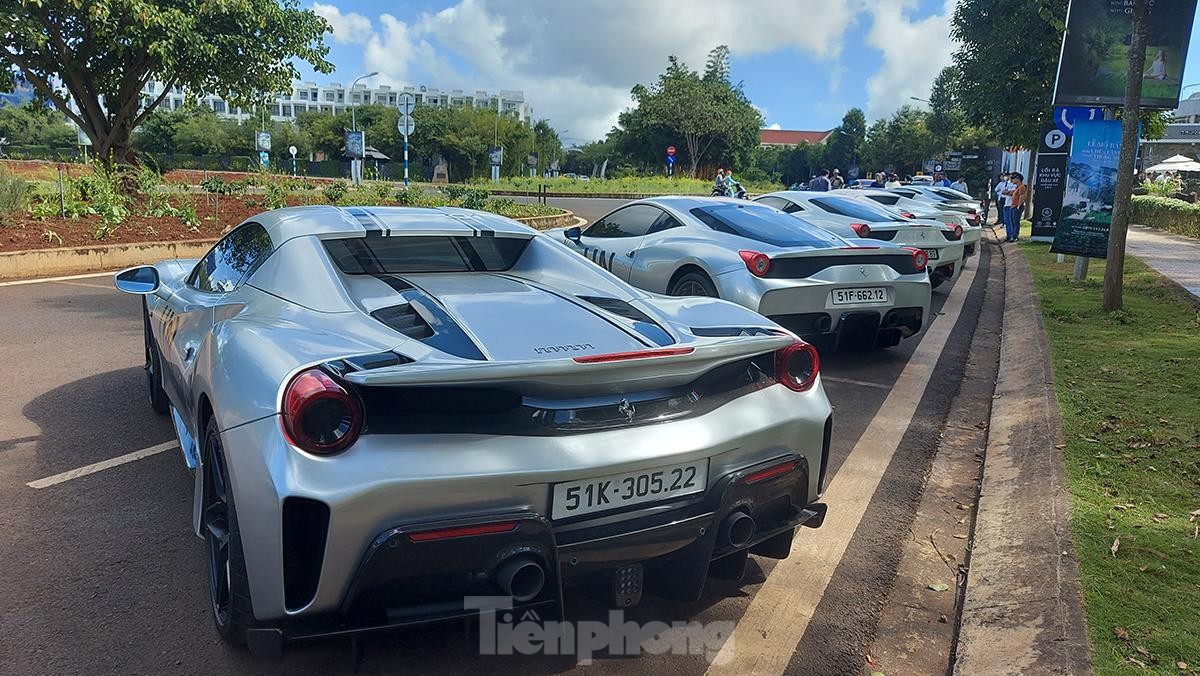 Ferrari F12 Berlinetta độ độc nhất Việt Nam - Ảnh 2. Ferrari F12 Berlinetta độ độc nhất Việt Nam - Ảnh 2.