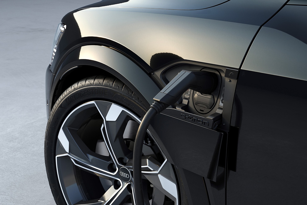 Audi Q8 e-tron ra mắt: Xe điện tiện nghi nhất của Audi - Ảnh 13. Audi Q8 e-tron ra mắt: Xe điện tiện nghi nhất của Audi - Ảnh 13.