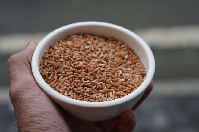 Sợi phở đỏ - n&eacute;t độc đ&aacute;o của phở Bắc H&agrave; tr&ecirc;n cao nguy&ecirc;n đ&aacute; - Ảnh 2.