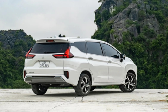 Kia Carens đấu Mitsubishi Xpander tại Việt Nam: SUV Hàn đối mặt MPV quốc dân từ Nhật trong tầm giá 650 triệu - Ảnh 6.