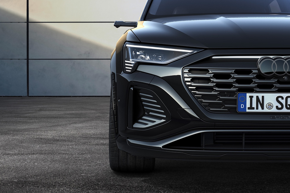 Audi Q8 e-tron ra mắt: Xe điện tiện nghi nhất của Audi - Ảnh 10. Audi Q8 e-tron ra mắt: Xe điện tiện nghi nhất của Audi - Ảnh 10.
