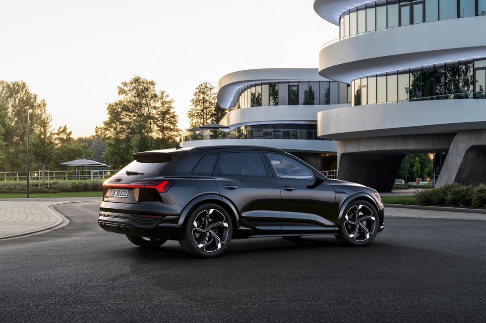 Audi Q8 e-tron ra mắt: Xe điện tiện nghi nhất của Audi - Ảnh 9. Audi Q8 e-tron ra mắt: Xe điện tiện nghi nhất của Audi - Ảnh 9.