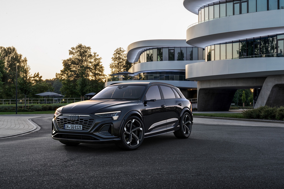 Audi Q8 e-tron ra mắt: Xe điện tiện nghi nhất của Audi - Ảnh 8. Audi Q8 e-tron ra mắt: Xe điện tiện nghi nhất của Audi - Ảnh 8.