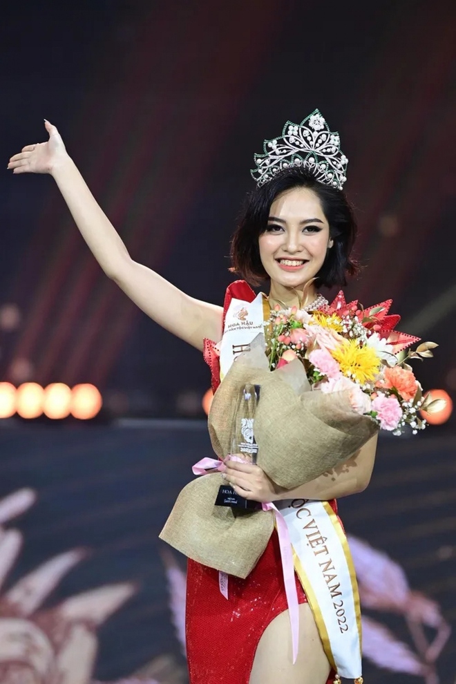 Hoa hậu Nông Thúy Hằng tung bằng chứng, đáp trả cực gắt khi bị chê học vấn  - Ảnh 2.