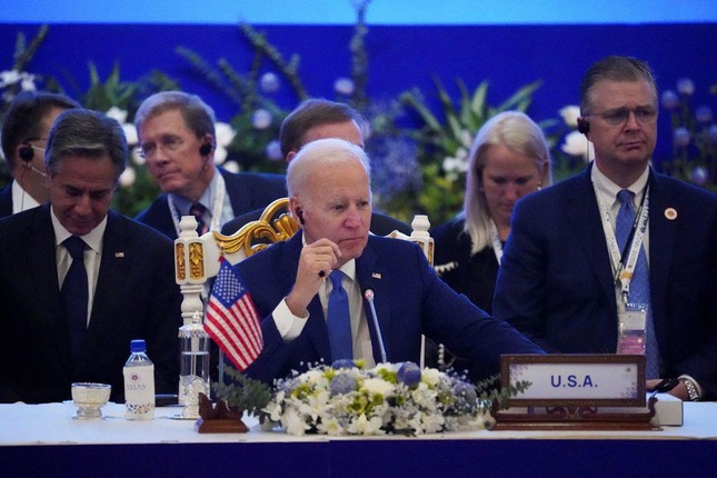 Tổng thống Mỹ Biden lắng nghe bài phát biểu của Ngoại trưởng Nga Lavrov - Ảnh 3.