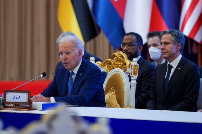 Tổng thống Mỹ Biden lắng nghe bài phát biểu của Ngoại trưởng Nga Lavrov - Ảnh 2.
