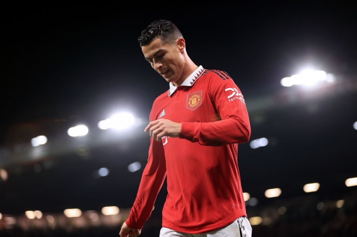 Báo Anh: Man Utd thất vọng, cân nhắc bán Ronaldo - Ảnh 1.