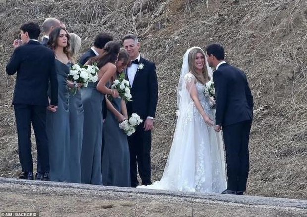 Người sói Twilight Taylor Lautner chính thức tổ chức đám cưới với mỹ nhân trùng tên, bà xã là ai đây? - Ảnh 2.