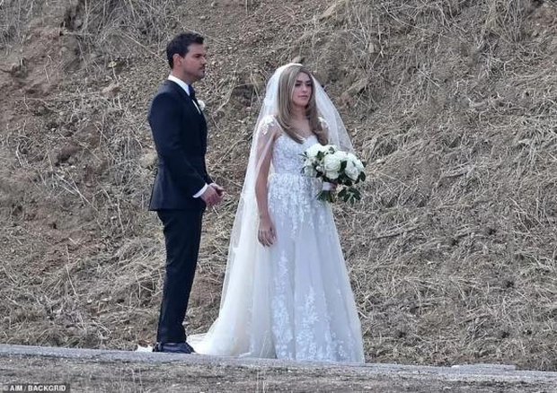 Người sói Twilight Taylor Lautner chính thức tổ chức đám cưới với mỹ nhân trùng tên, bà xã là ai đây? - Ảnh 1.
