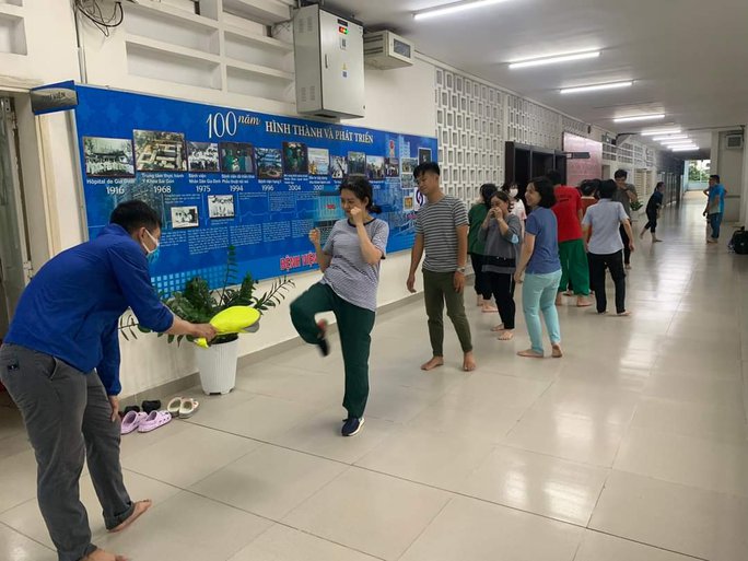 Nhân viên y tế được học võ phòng vệ - Ảnh 1. Nhân viên y tế được học võ phòng vệ - Ảnh 1.