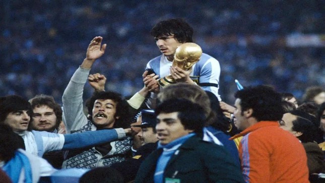 Lịch sử World Cup 1978: Mario Kempes và bí quyết điên rồ đến khó tin để trở thành vô địch thế giới - Ảnh 2.