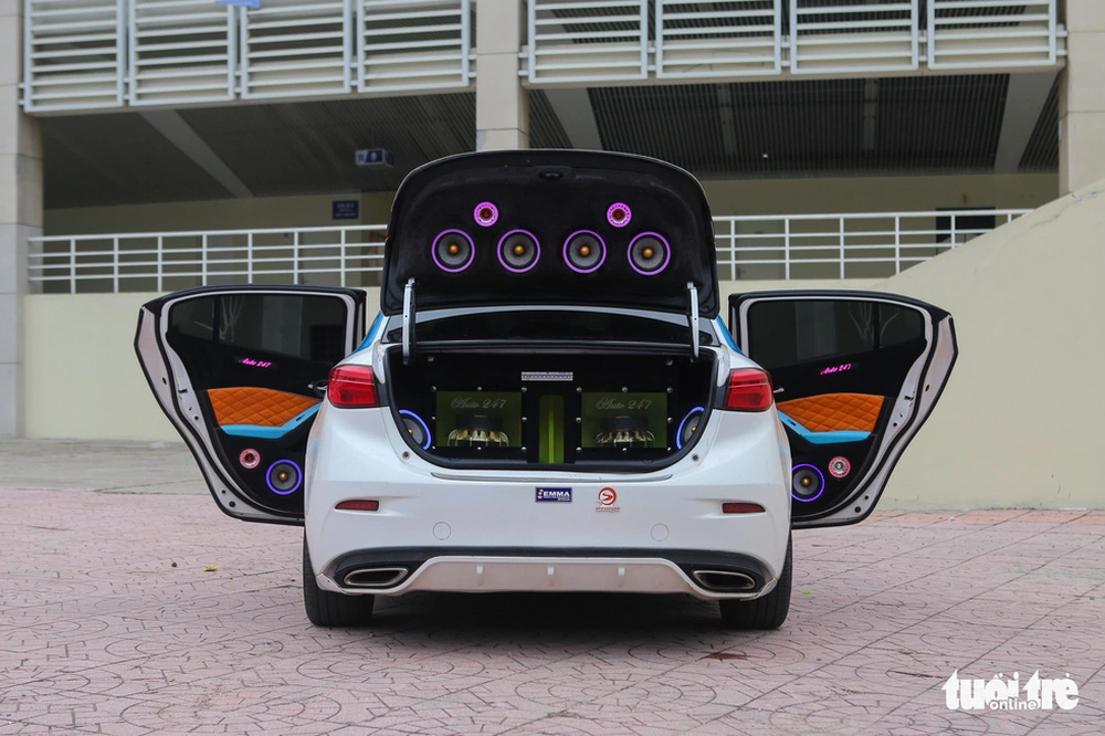 Mazda3 độ dàn âm thanh, ánh sáng hơn 350 triệu đồng của người chơi xe Đà Nẵng - Ảnh 1.