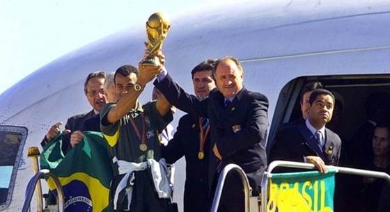HLV đưa tuyển Brazil đến chức vô địch World Cup gần nhất giải nghệ - Ảnh 1.