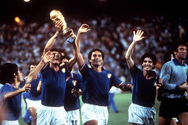 Lịch sử World Cup 1982: Paolo Rossi, người hùng thay đổi tiến trình lịch sử - Ảnh 4.