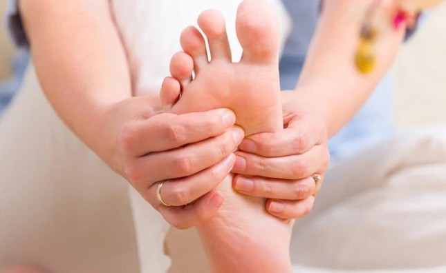 Những dấu hiệu khác thường trên bàn chân cho thấy sức khỏe của bạn đang ‘kêu cứu’ - Ảnh 1.