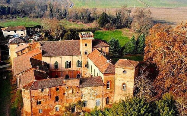 Ngạc nhiên cuộc sống cổ tích trong lâu đài 900 tuổi nước Ý: Có 45 phòng, gia đình mất 2 tiếng để gặp nhau - Ảnh 4.